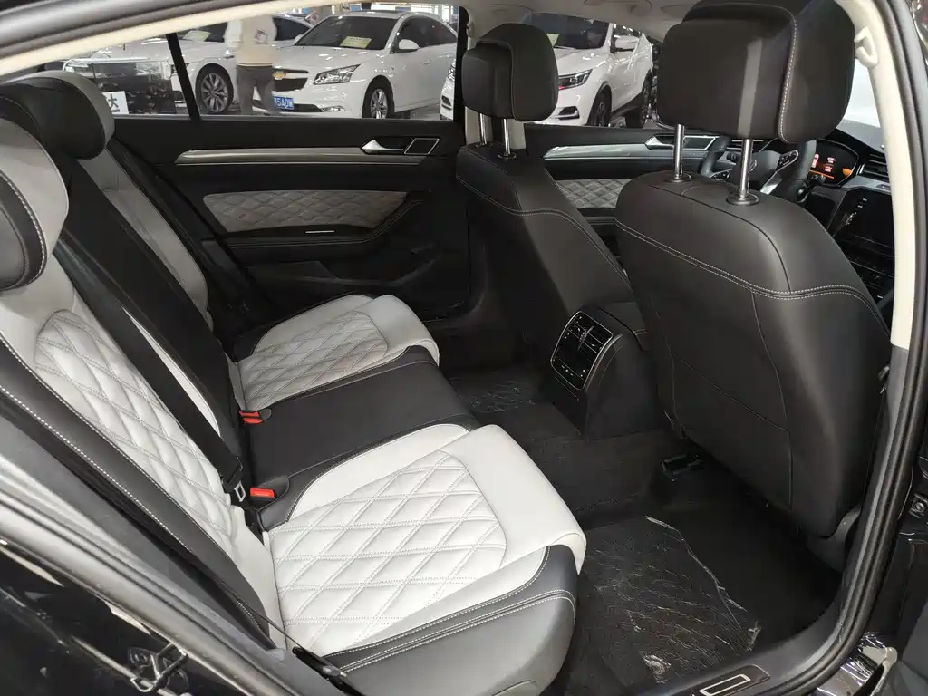 VOLKSWAGEN MAGOTAN 2024