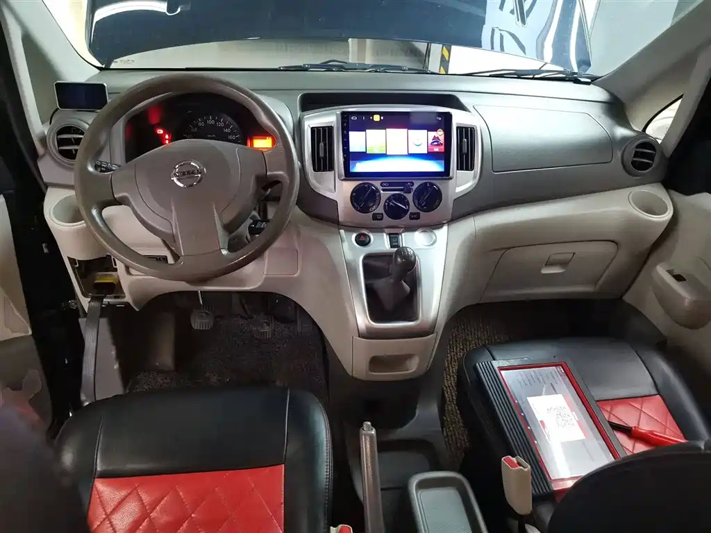 NISSAN NV200 2019