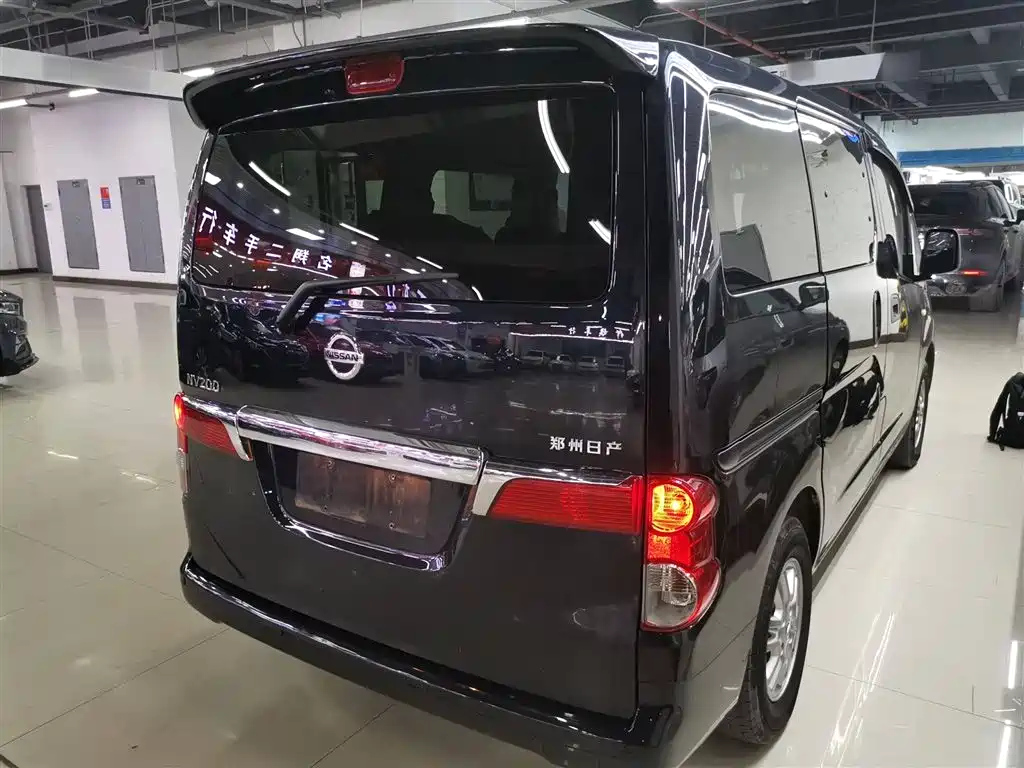 NISSAN NV200 2019