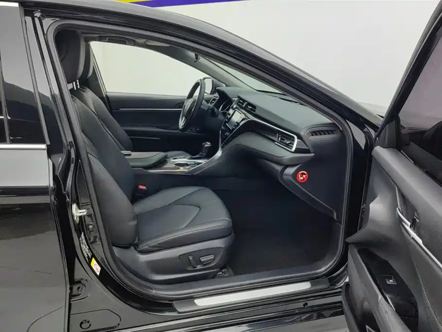 TOYOTA CAMRY 2018