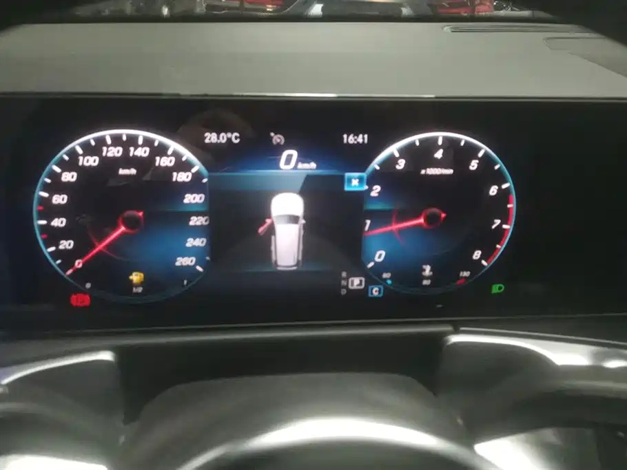 MERCEDES BENZ GLB 2021