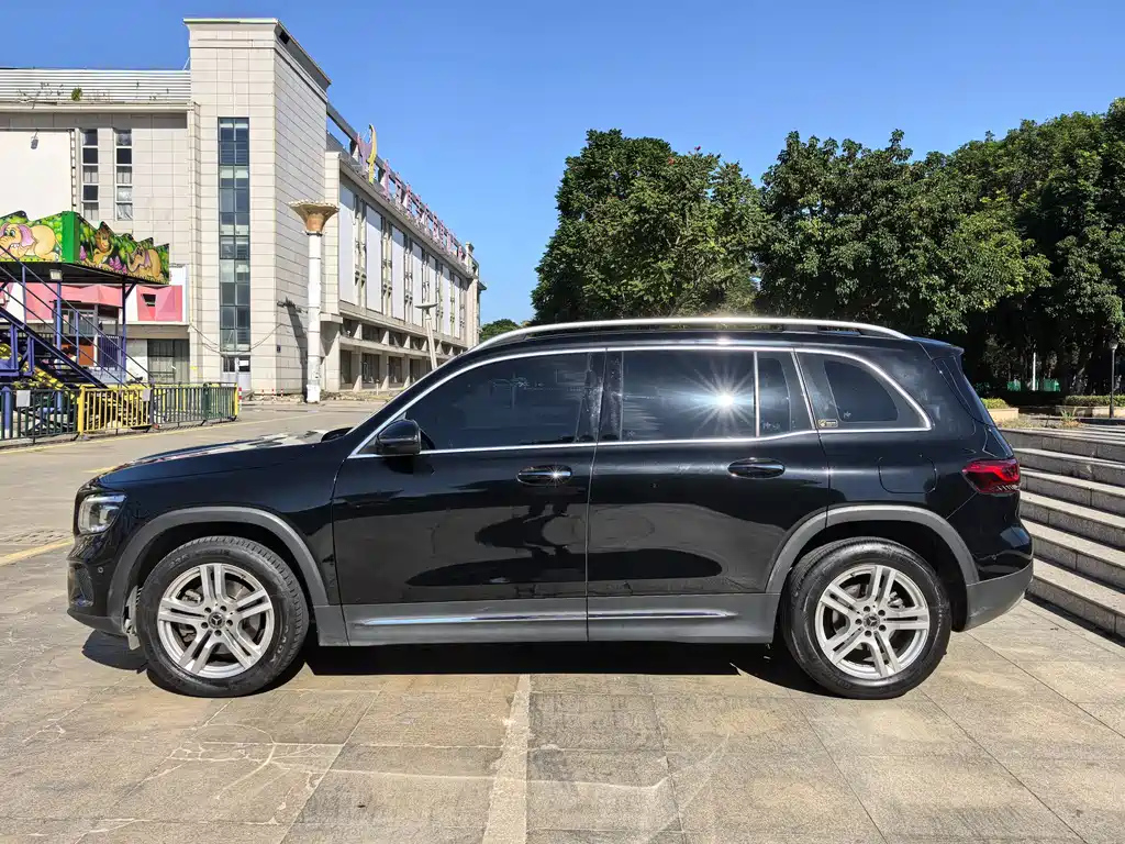 MERCEDES BENZ GLB 2023