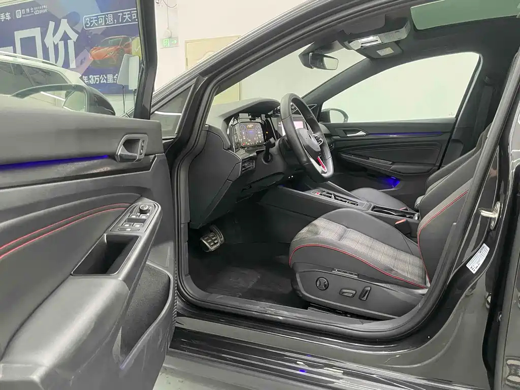 VOLKSWAGEN GOLF GTI 2021