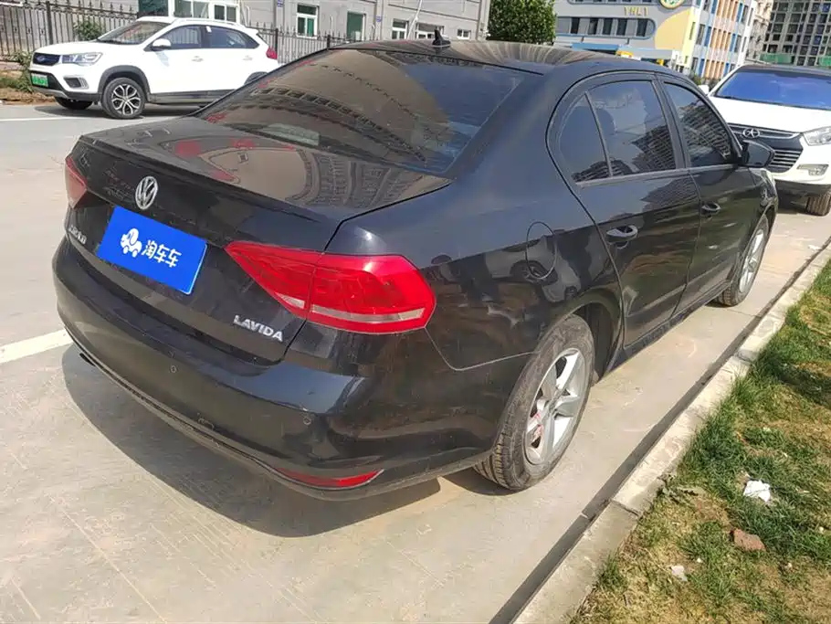 VOLKSWAGEN LAVIDA 2015