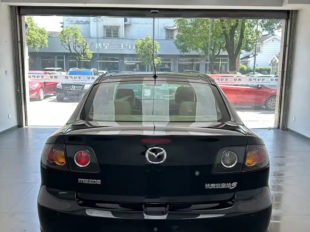 MAZDA 3 2010