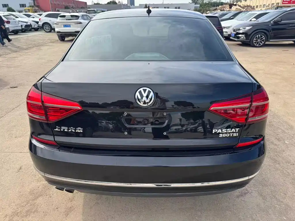VOLKSWAGEN PASSAT 2018