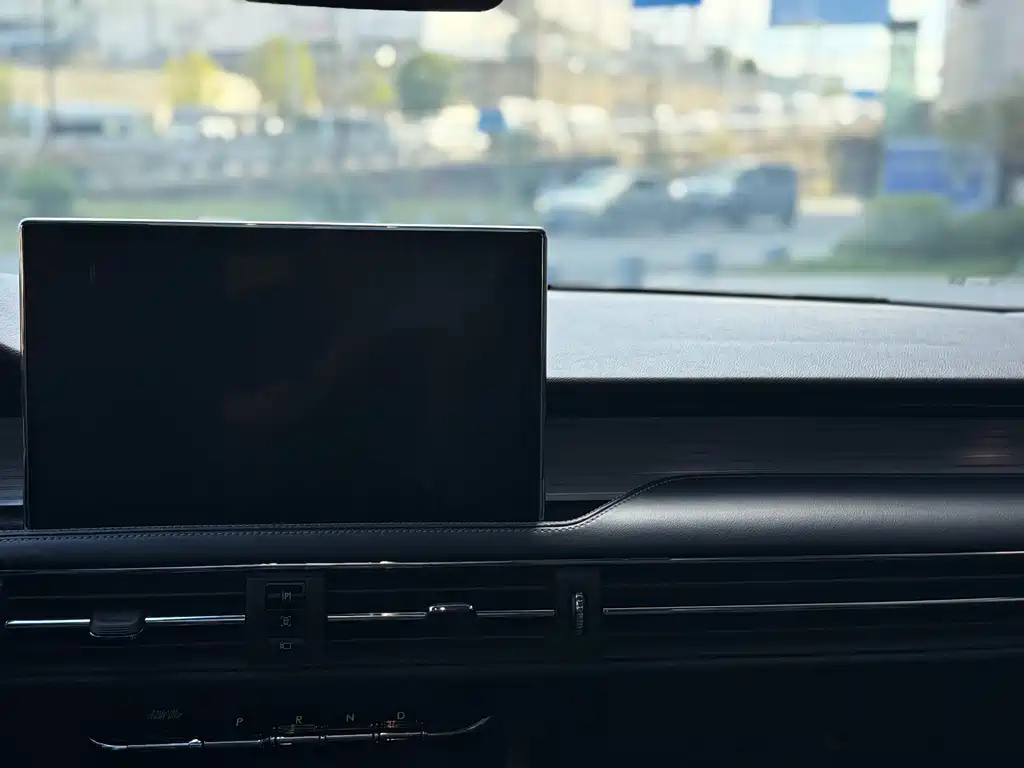 LINCOLN ADVENTURER 2021