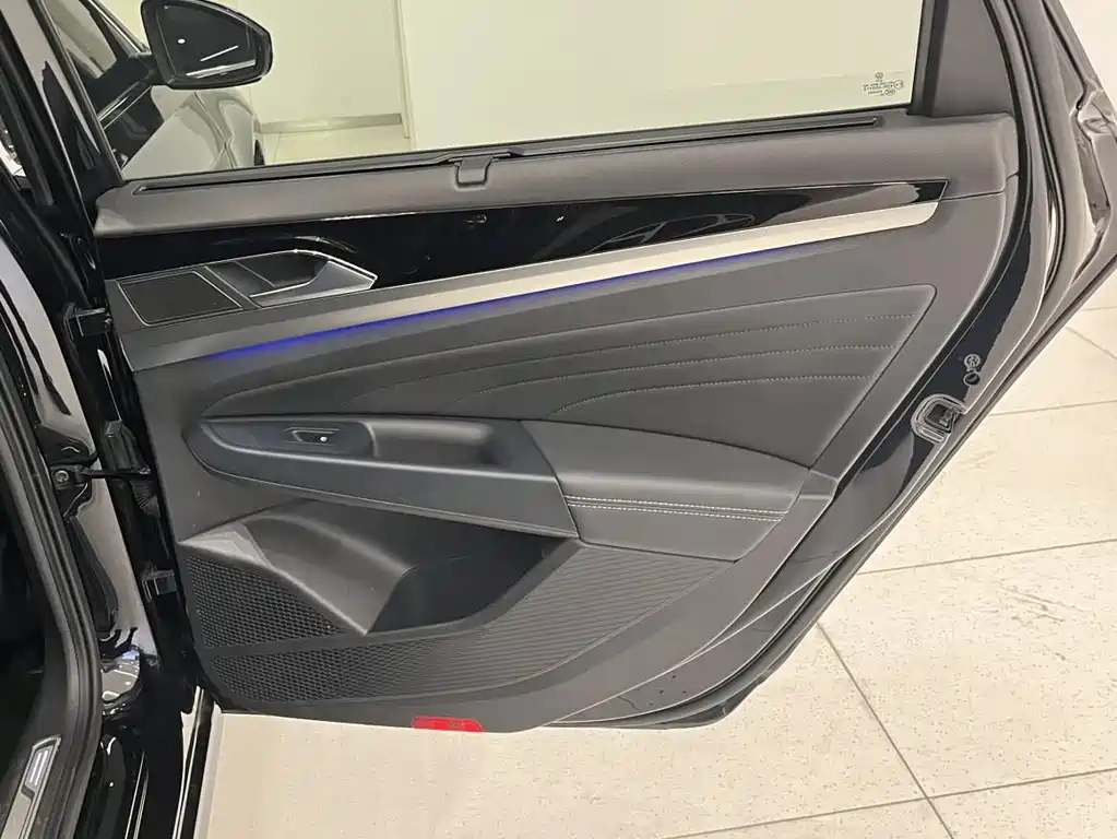 VOLKSWAGEN PASSAT 2024