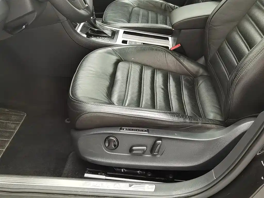 VOLKSWAGEN PASSAT 2015
