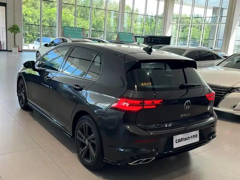 VOLKSWAGEN GOLF 2021