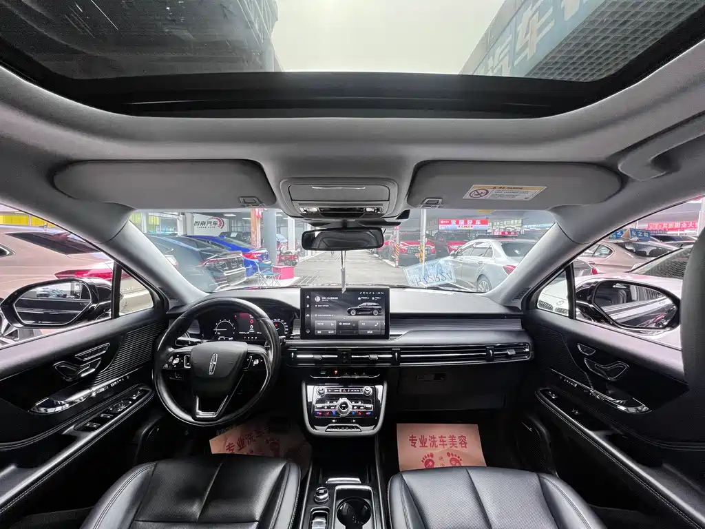 LINCOLN ADVENTURER 2020