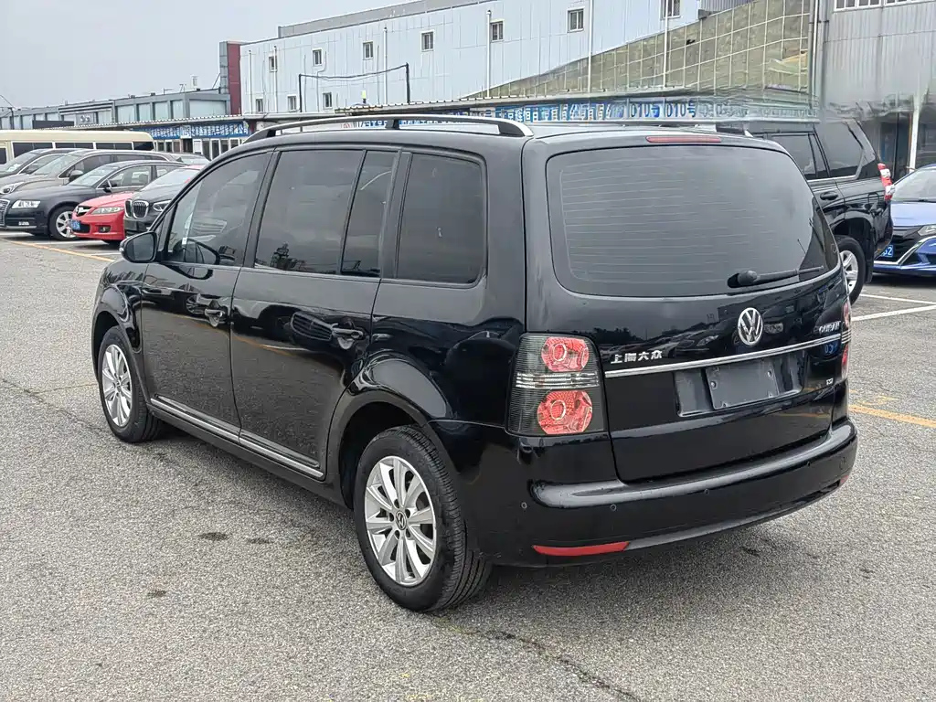VOLKSWAGEN TOURAN 2013