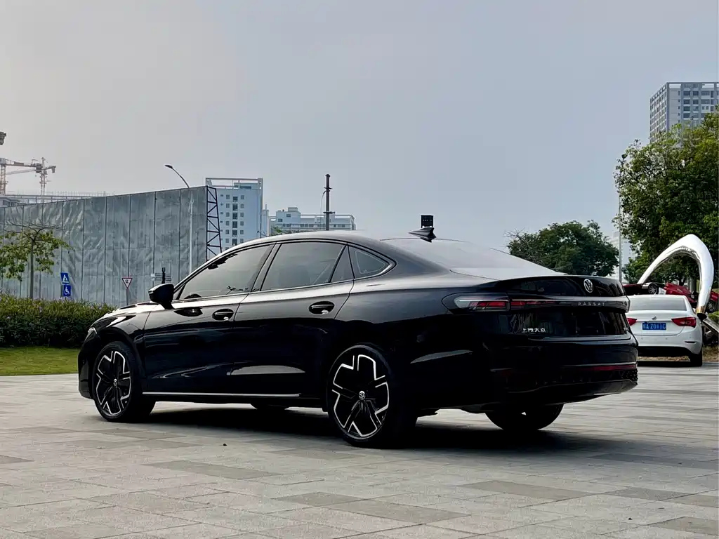 VOLKSWAGEN PASSAT 2025