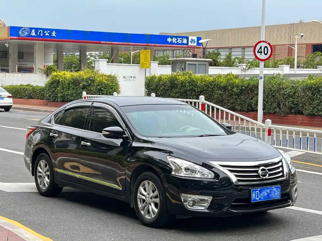 NISSAN TEANA 2015