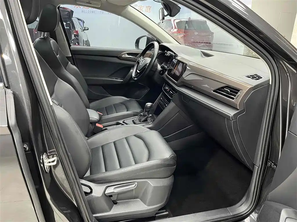 VOLKSWAGEN THARU 2021