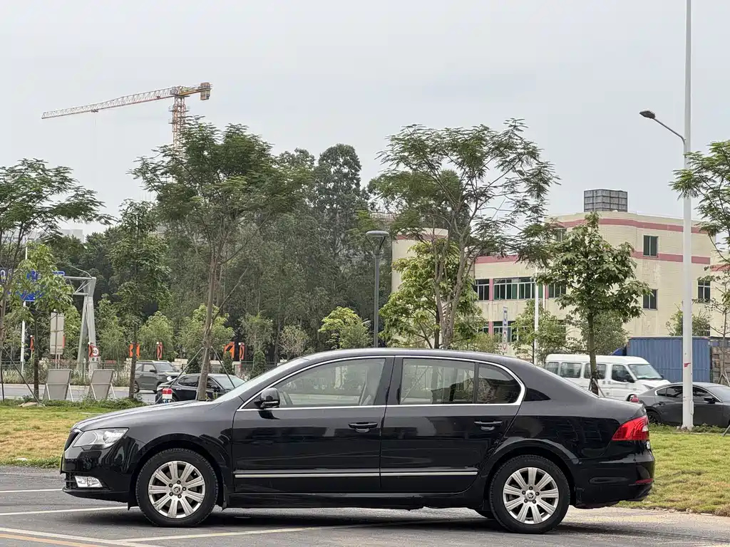 SKODA SUPERB 2013