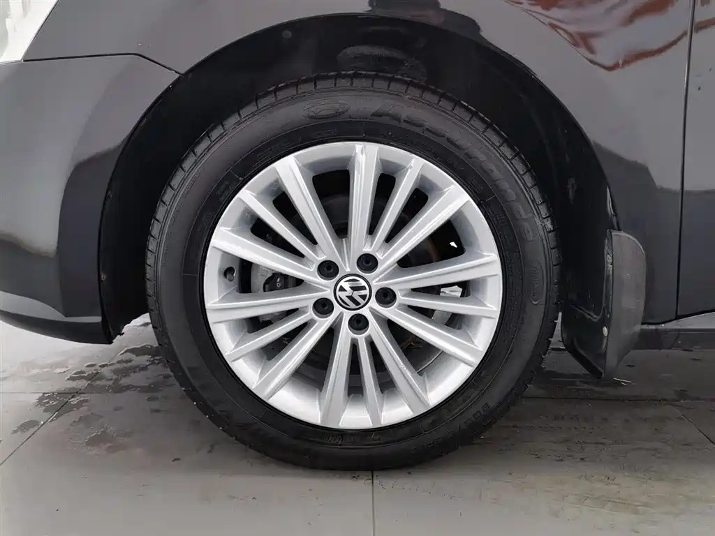 VOLKSWAGEN LAVIDA 2014