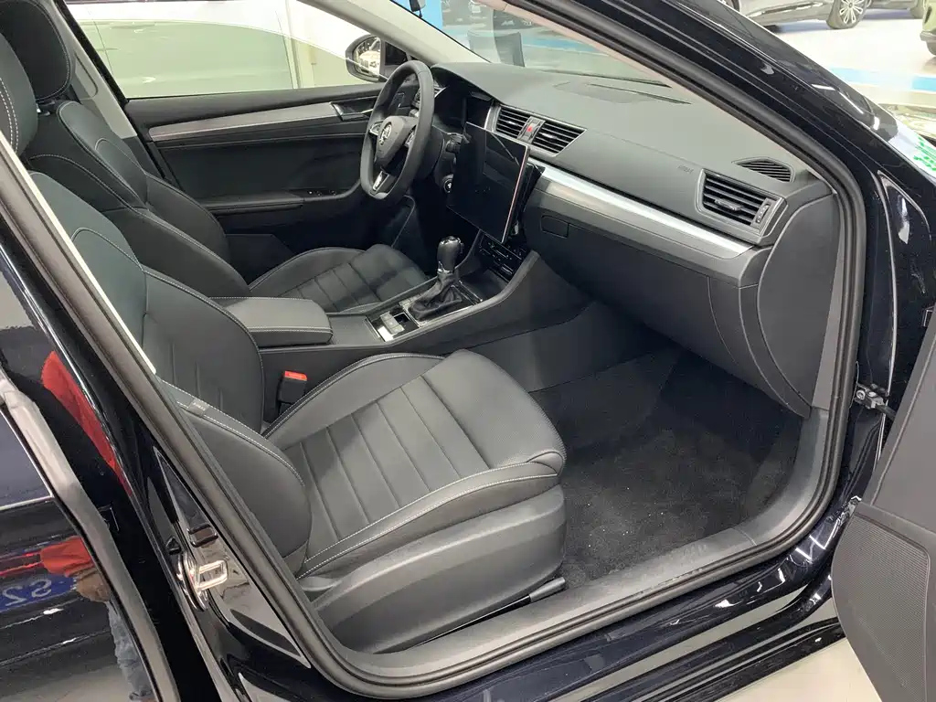 SKODA SUPERB 2025