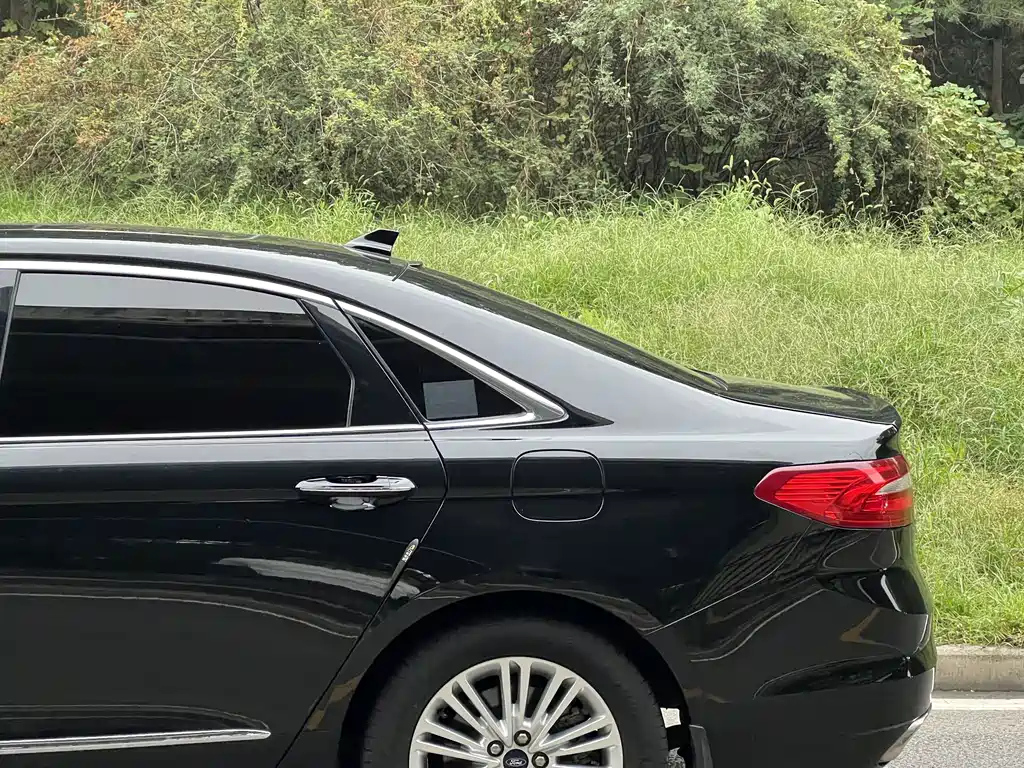 FORD TAURUS 2017