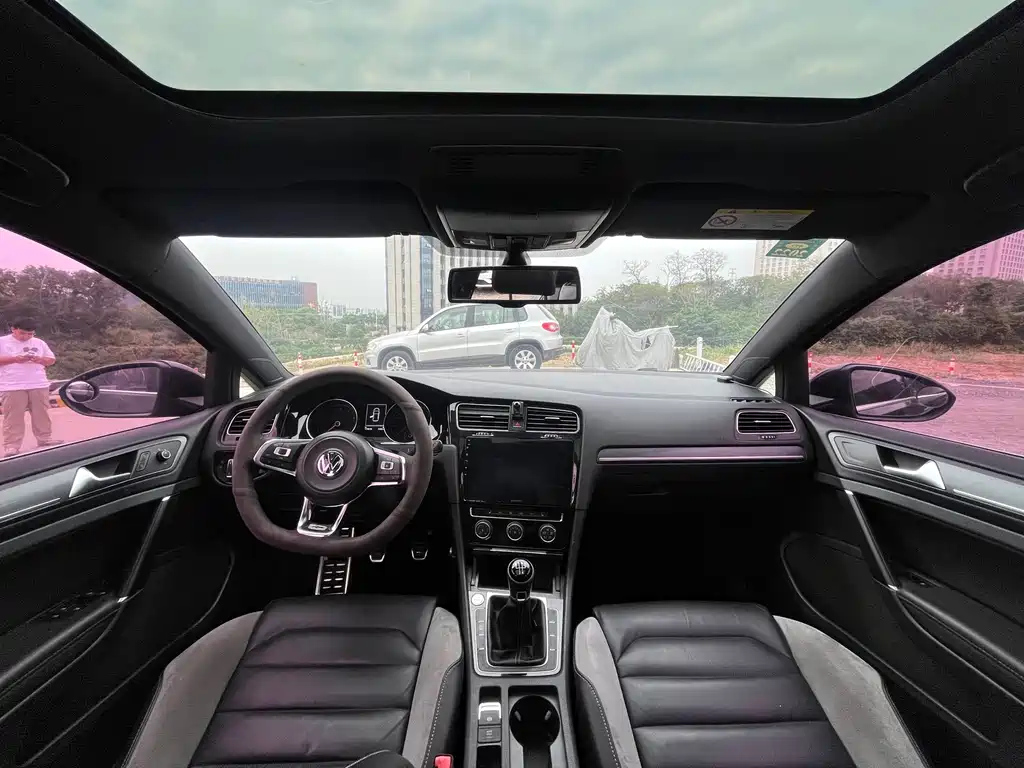 VOLKSWAGEN GOLF 2016