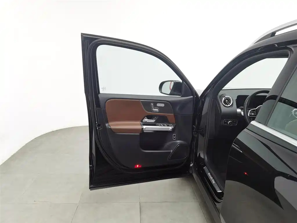 MERCEDES BENZ GLB 2021