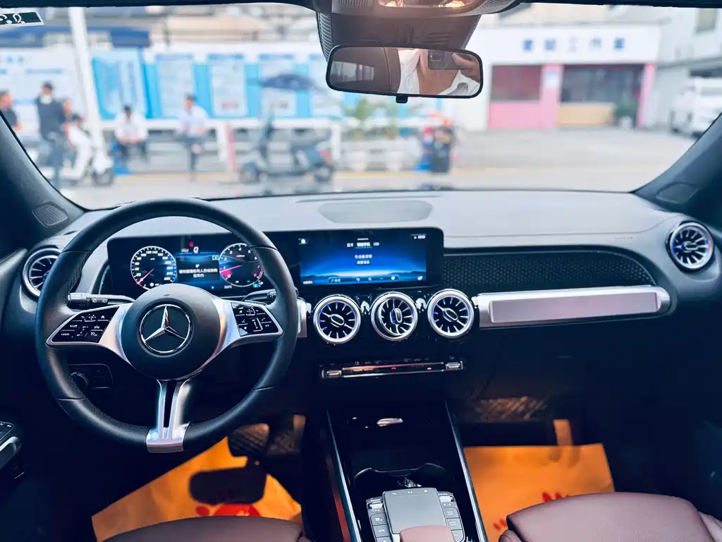 MERCEDES BENZ GLB 2024