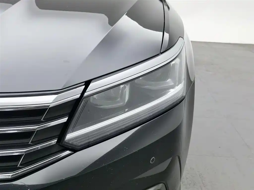 VOLKSWAGEN PASSAT 2018