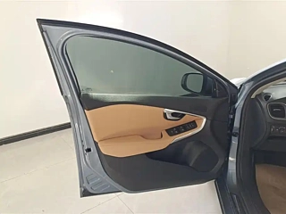 VOLVO V40  2019 YEAR T3  ELEGANT EDITION 2019