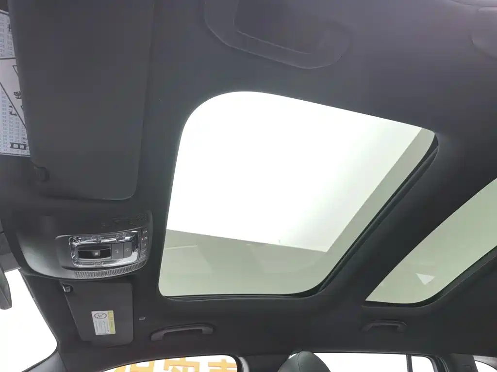 MERCEDES BENZ GLB 2024