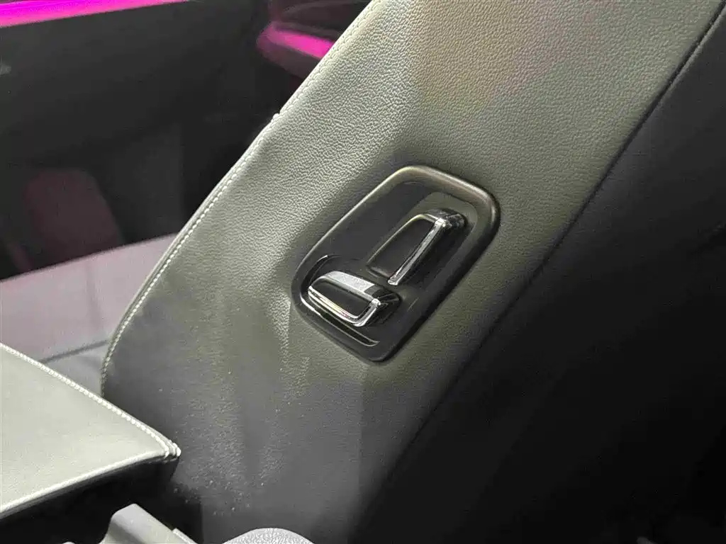 VOLKSWAGEN PASSAT 2024