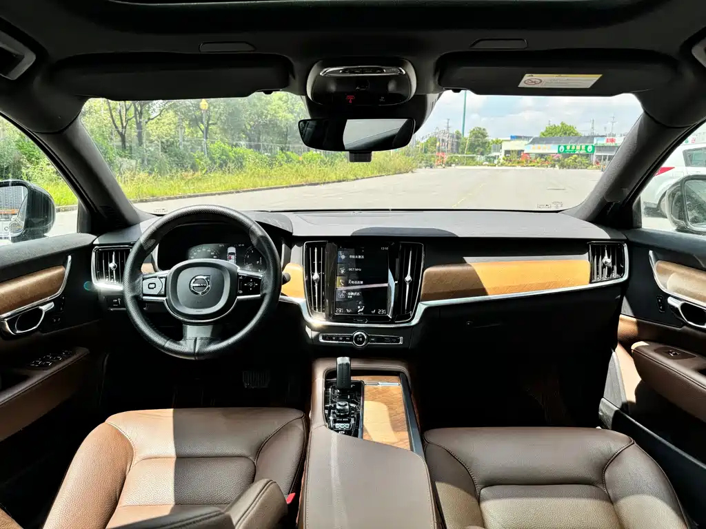 VOLVO S90 2021