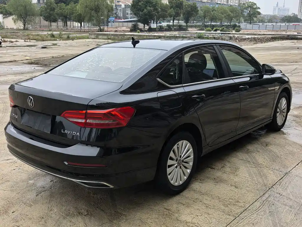 VOLKSWAGEN LAVIDA 2021