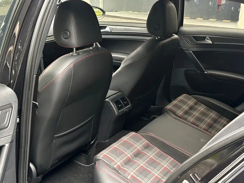 VOLKSWAGEN GOLF GTI 2018