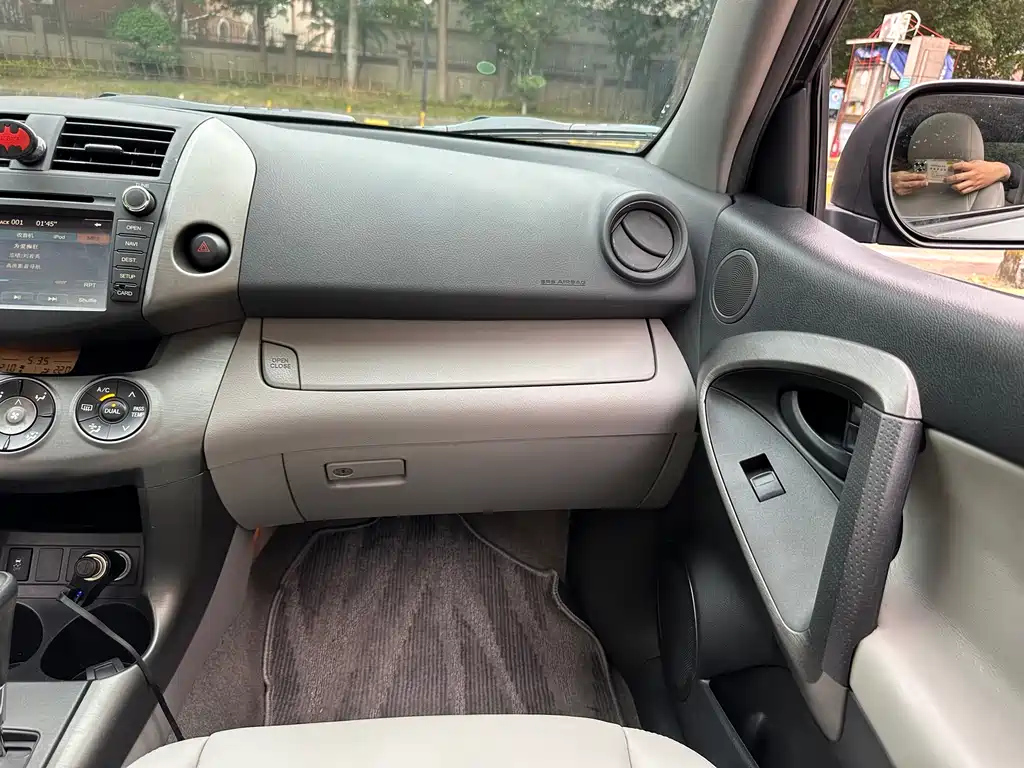 TOYOTA RAV4 RONGFANG 2011