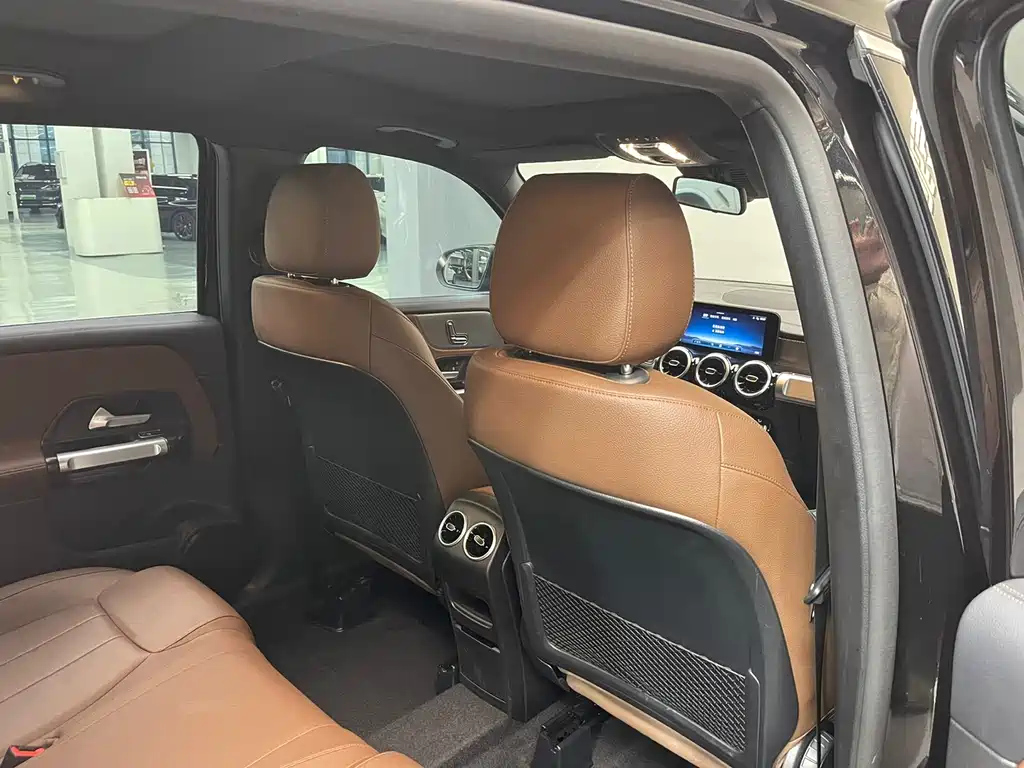 MERCEDES BENZ GLB 2024