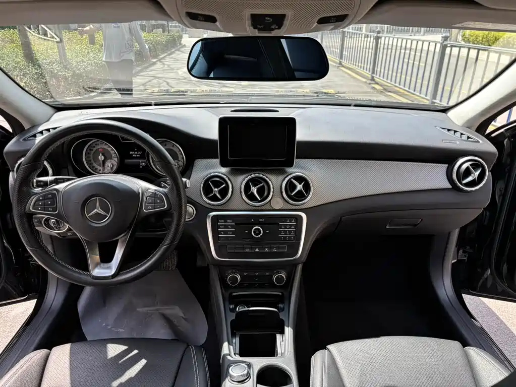 MERCEDES BENZ GLA 2016