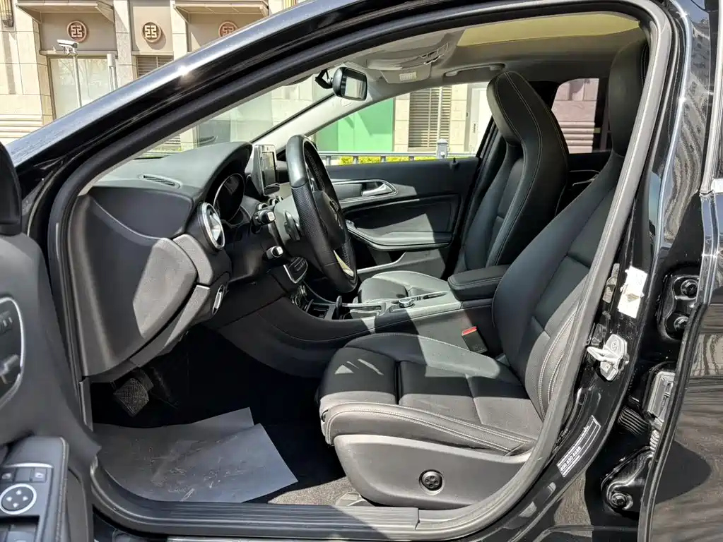 MERCEDES BENZ GLA 2016