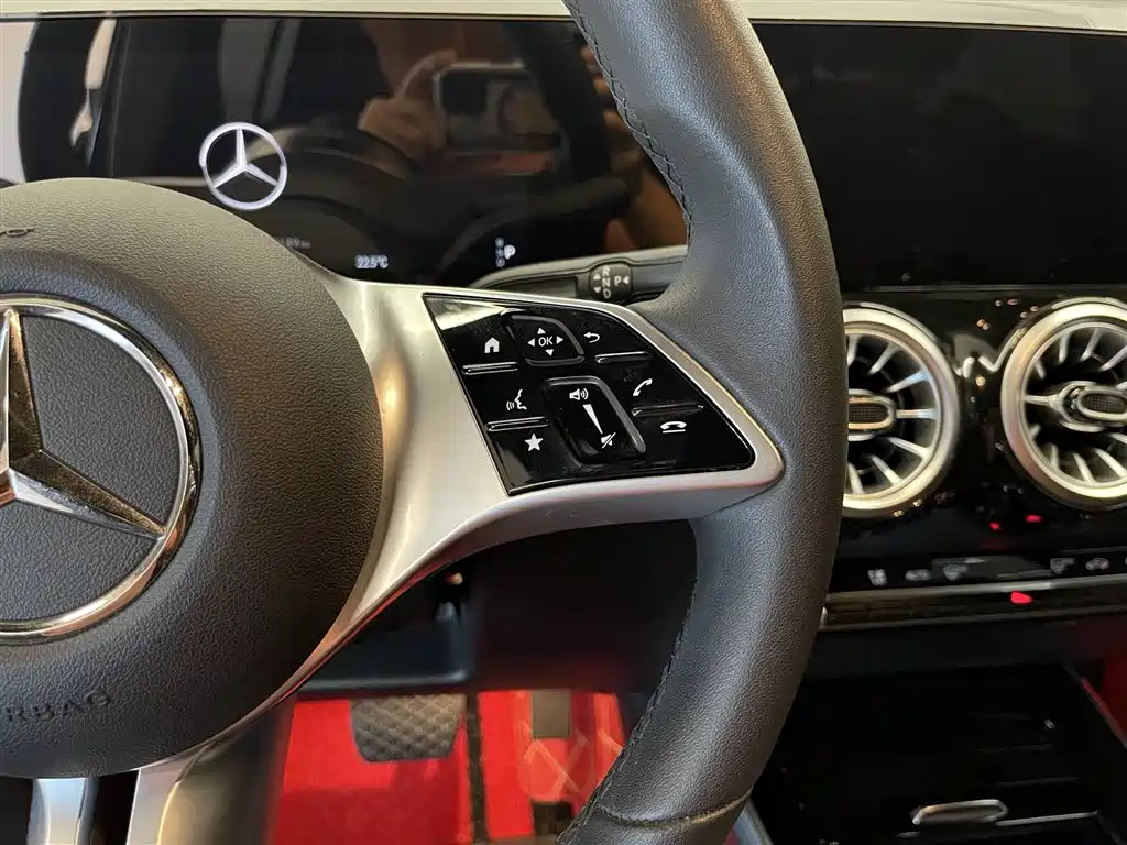 MERCEDES BENZ GLB 2024