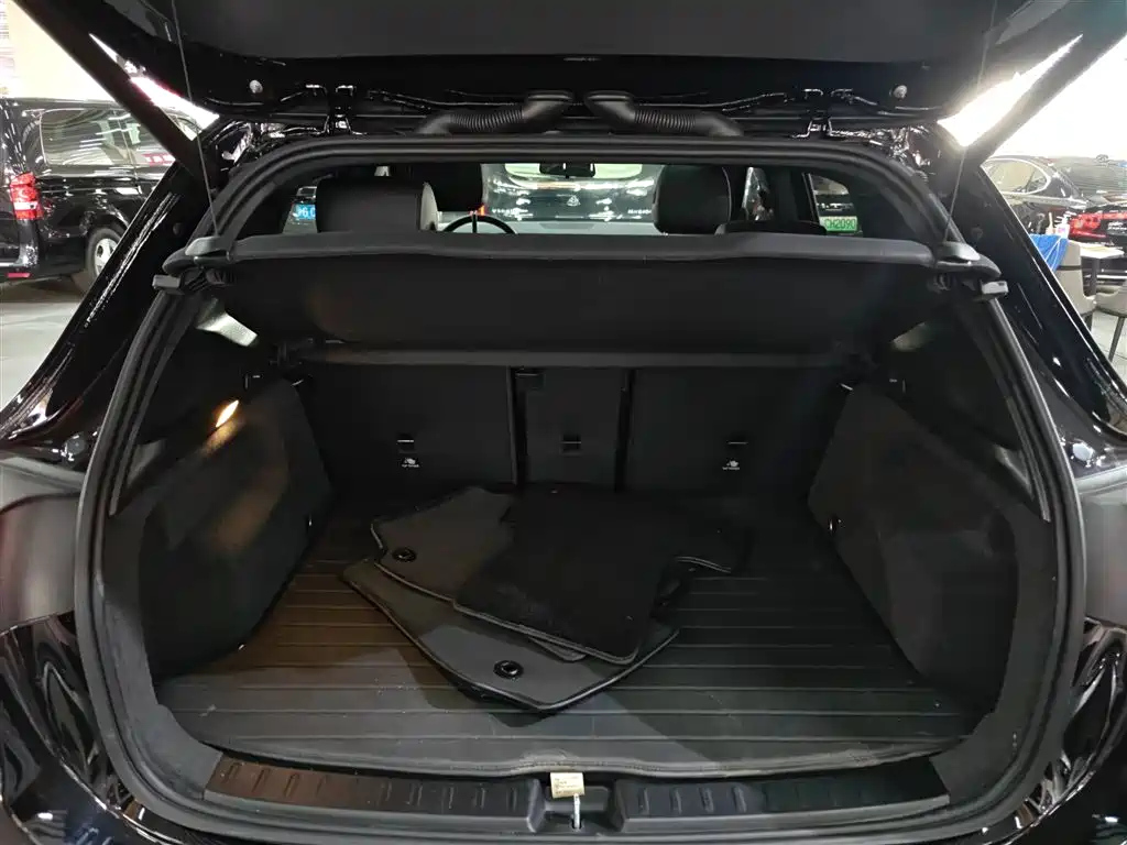 MERCEDES BENZ GLA 2023