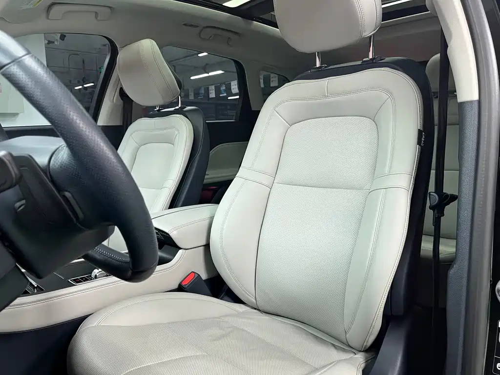 LINCOLN ADVENTURER 2023