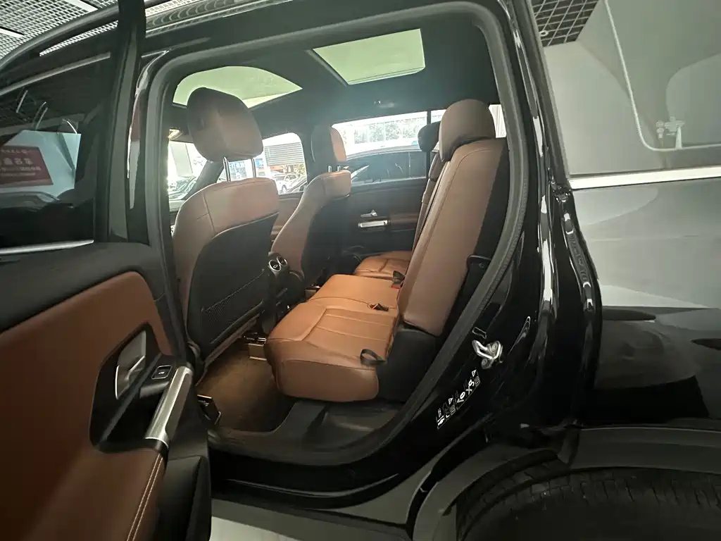 MERCEDES BENZ GLB 2023