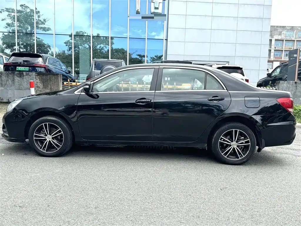 BYD SURUI 2015