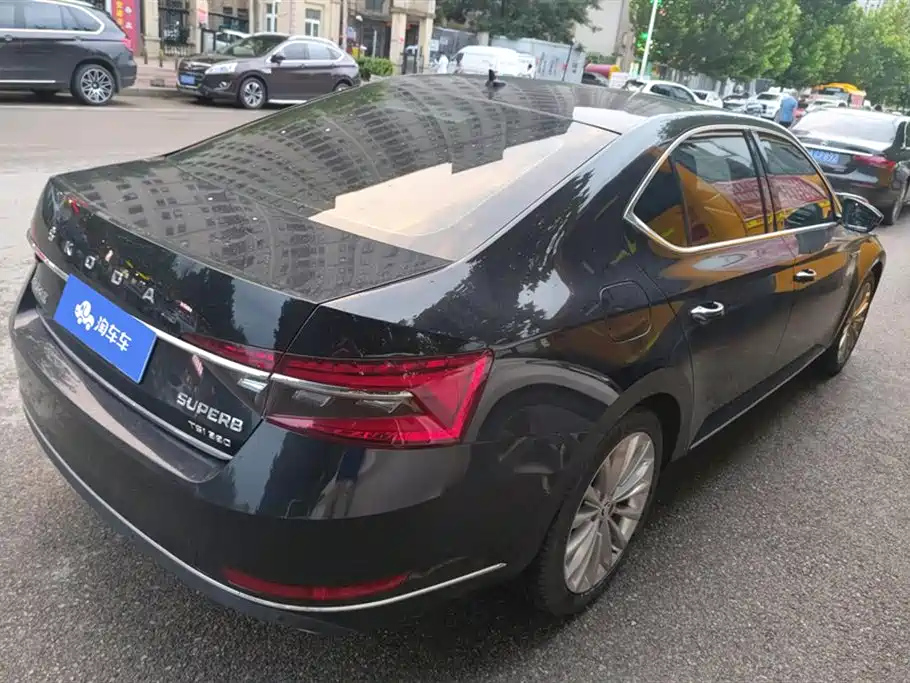 SKODA SUPERB 2019