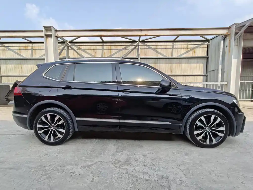 VOLKSWAGEN TIGUAN L 2021