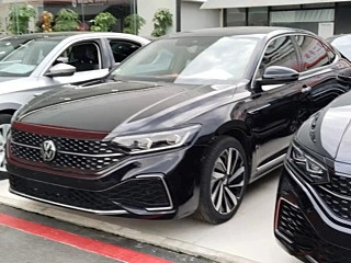 VOLKSWAGEN PASSAT  2022