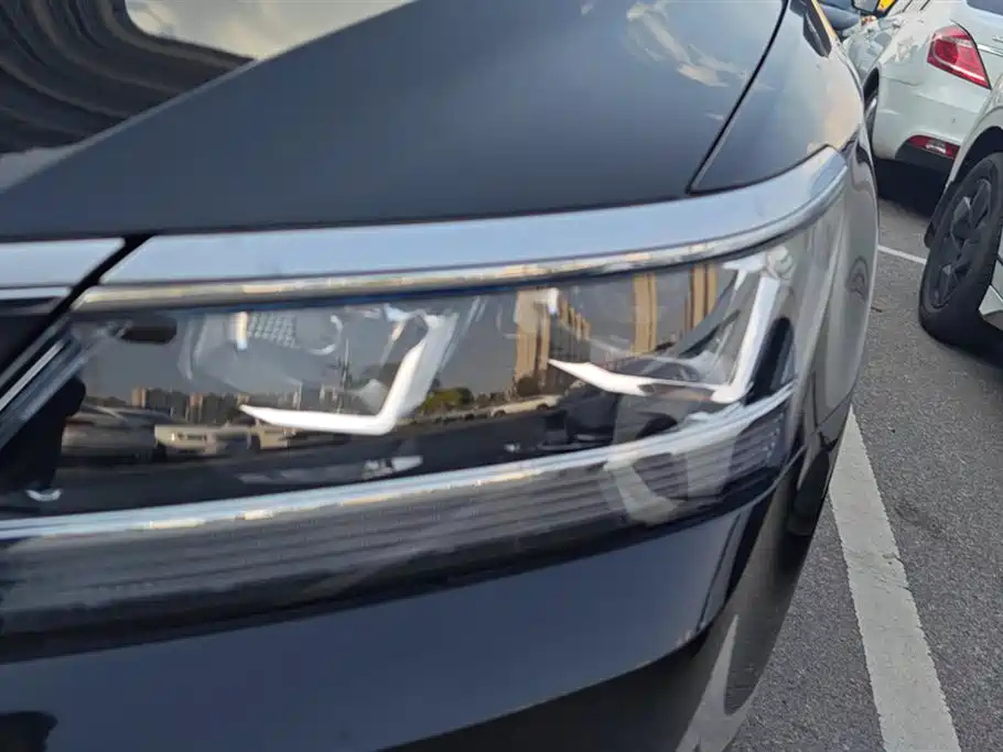 VOLKSWAGEN PASSAT 2018