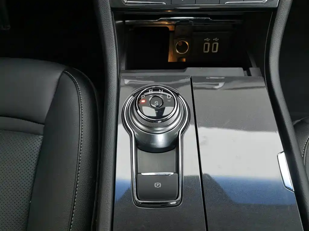 FORD TAURUS 2019