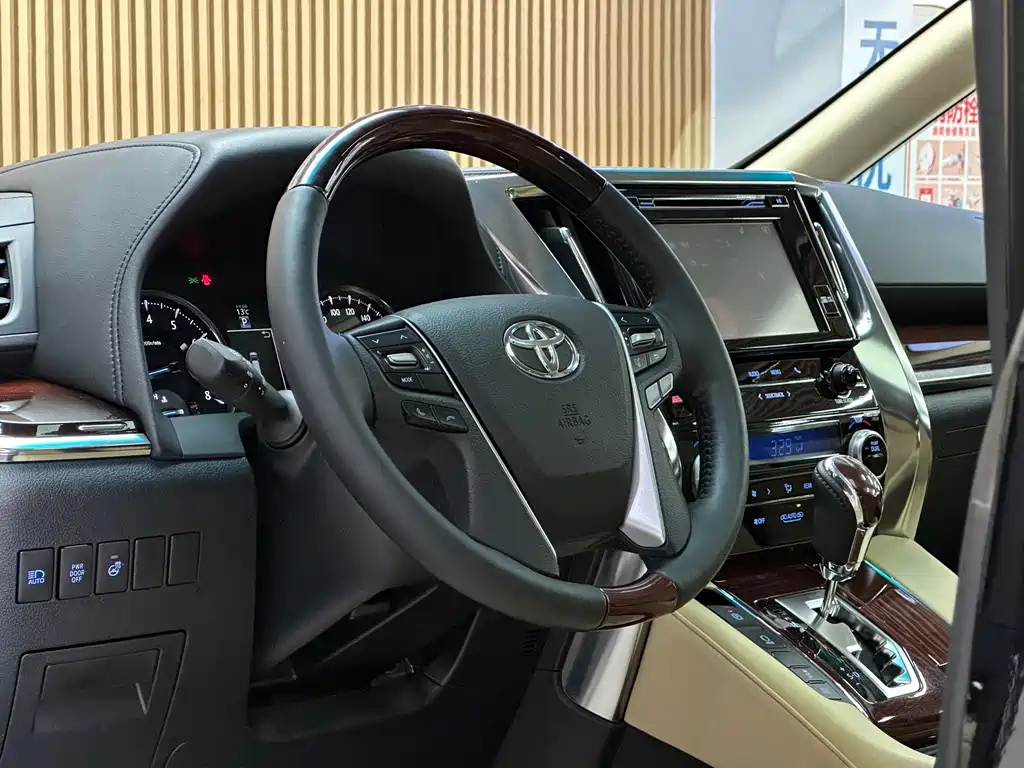 TOYOTA ALPHARD 2016
