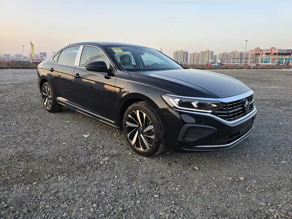 VOLKSWAGEN PASSAT 2025