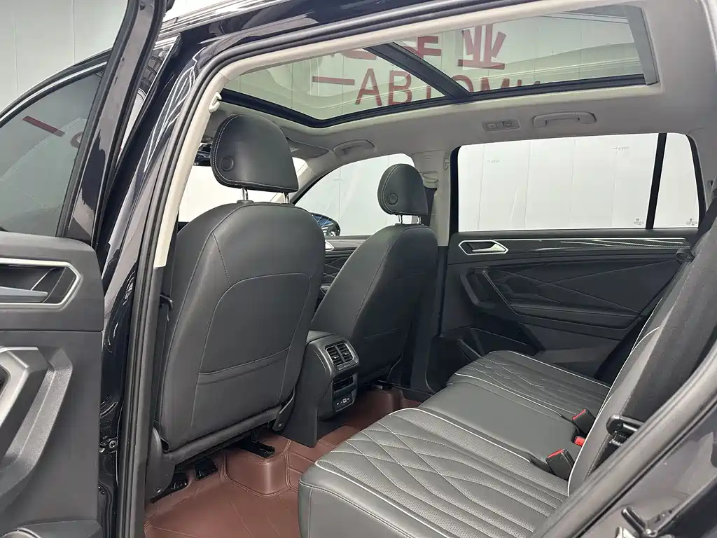 VOLKSWAGEN TIGUAN L 2021